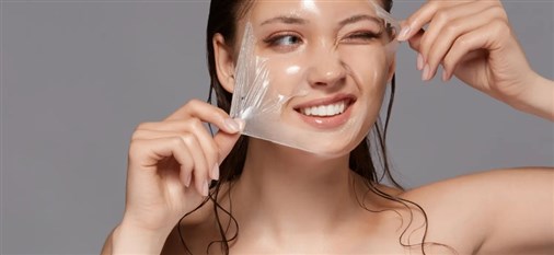 إليكم كل ما يجب أن تعرفوه عن الفرق بين التقشير الكيميائي والتقشير الطبيعي!